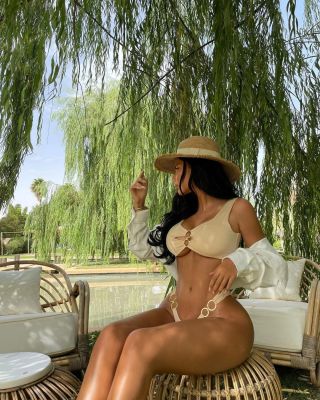 Holly (Dubai), sexual photo