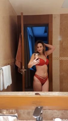 Mega busty escort in Dubai (55 kg; 161 cm)