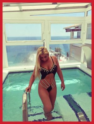 Enjoy BDSM massage from hot Felicia in UAE