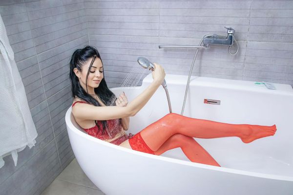 Dubai independent escort Cassidy sucks for AED 2500