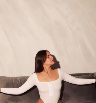 Invite UAE outcall escort Nairi to your flat or hotel room