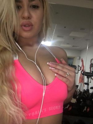 Book Kami from cheap Dubai escorts agency