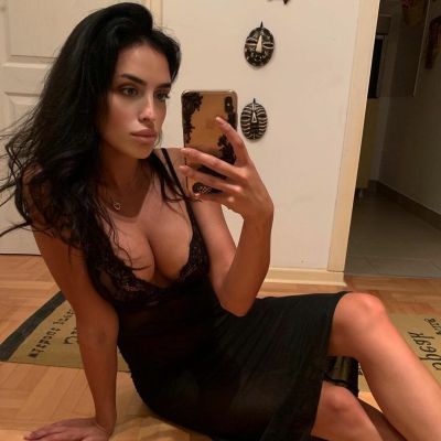 Lesbian call girl Paxton is waiting for ladies