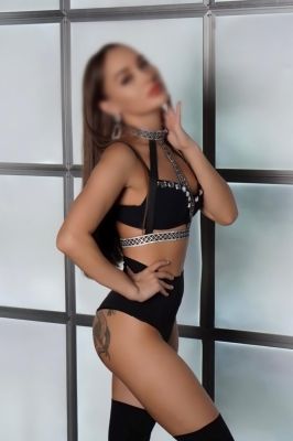 Book an escort in Dubai for AED 3000 per hour