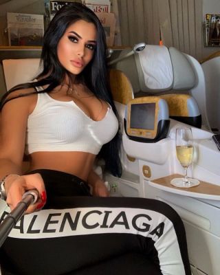 Dubai independent escort Brynn sucks for AED 1500