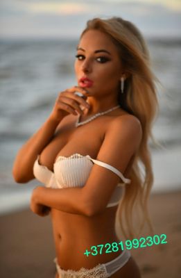 Lesbian female service from Farren 24 7