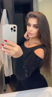 Book an escort in Dubai for AED 2000 per hour