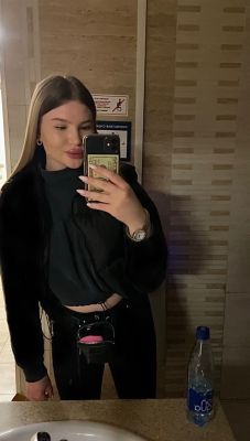 Busty escort in Dubai: Manon works 24 round the clock