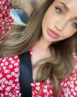 Lindsay available on hooker boards