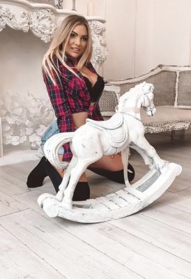 Blonde escort in Dubai: Rhonda is a 22 y.o. cutie for sex