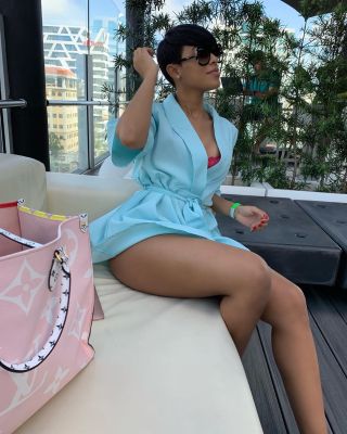 call girl Zoe, from Dubai