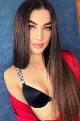 Gabriela, height: 177, weight: 76