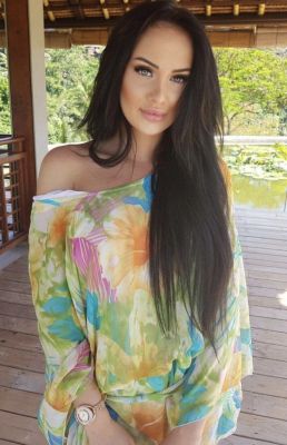 One of the sexiest babes of Dubai - Florence will be yours for AED 2000