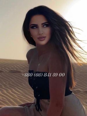 Black woman in Dubai Roxanne is a chocolate baby for sex