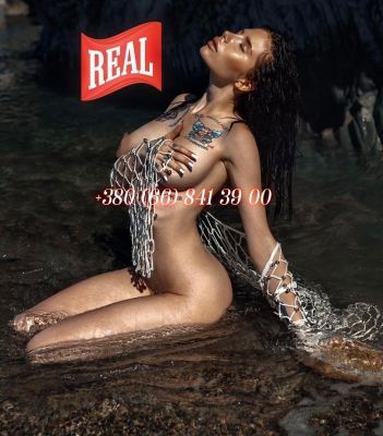 Mature escort of UAE does a BJ for AED 1500