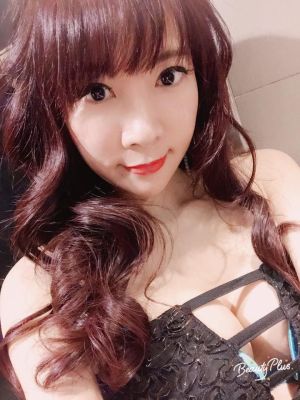 Sexy Dubai woman with tight ass, 56 kg; 162 cm