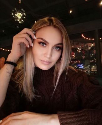 Vivian escorts Dubai citizens and guests for AED 2000/hr