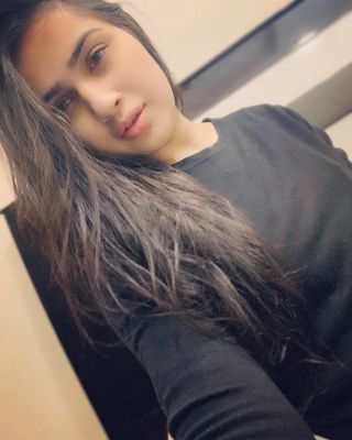 Female escort in UAE sucks for AED 2000