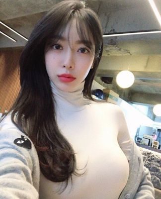 Hot Dubai girl Unmada sucks for AED 3000