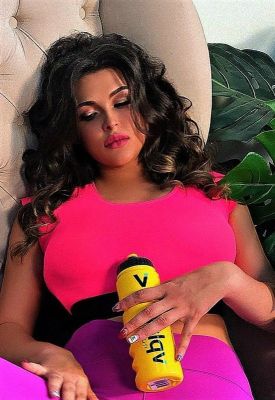 24 hour escort Zavanna in Dubai is waiting for a call