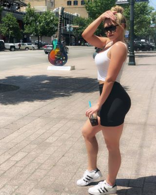 Malerie — prostitute for high class service in Dubai 