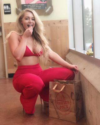 Cheap incall escort invites you to her place in UAE