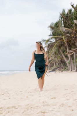 A call girl Pia in Dubai for AED 1500