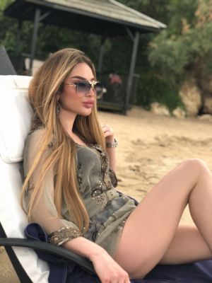 Hot Dubai girl Peyton sucks for AED 2500