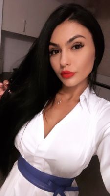 Beautiful escort elite girl Jasmine will be your perfect company in UAE