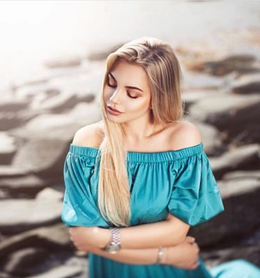 Noelle is one of the cheap call girls in UAE. Sex from AED 2500 