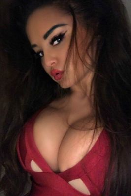 Nadine, an adult escort, phone number for booking +971 76 210 1307