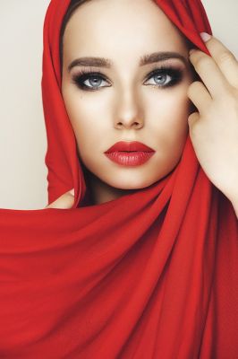 Enjoy BDSM massage from hot Avery in UAE