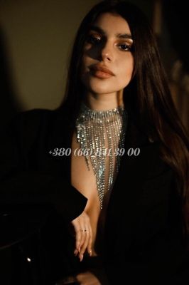 Crystal, age: 32 height: 180, weight: 79