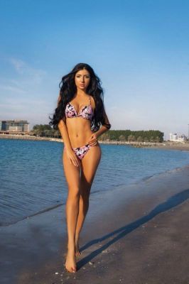 Mature escort of UAE does a BJ for AED 1800