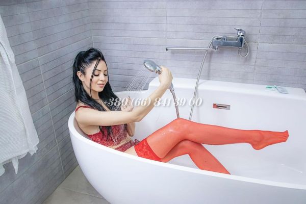 Invite UAE outcall escort Catherine to your flat or hotel room