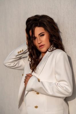 Book Kami on escort classifieds