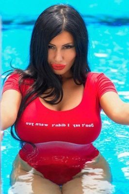 Dubai escort girl Mackenzie will meet a generous man, call +971 70 166 5736