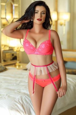 Sexy Dubai girl Fawn is ready for sex