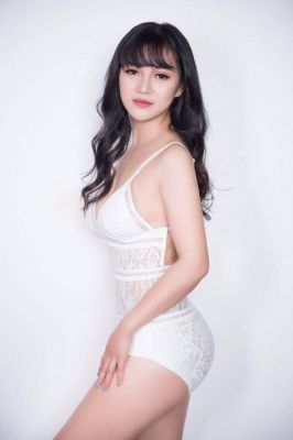 Mega busty escort in Dubai (66 kg; 169 cm)