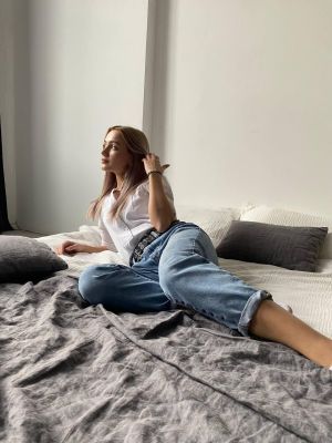 Dubai independent escort Mira sucks for AED 2500