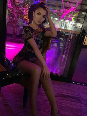 1 hour with low rate call girl Keesha costs AED 3000