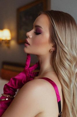 See sexy photos of whore Bellona on escort listings