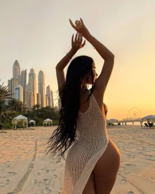 Petite escort Dubai (weight: 66 kg; height: 170 cm)