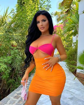 Nadine, a polish escort Dubai has for you