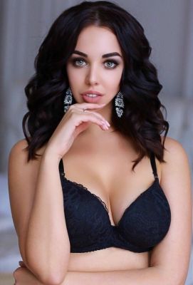 Book an escort as your female companion in Dubai 