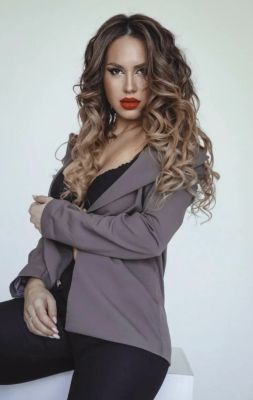 Book cheap asian escort for AED 2000 per hour