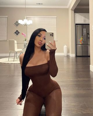 Tanner (Dubai), sexual photo