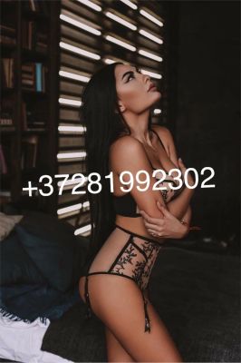 See sexy photos of whore Riley on escort listings