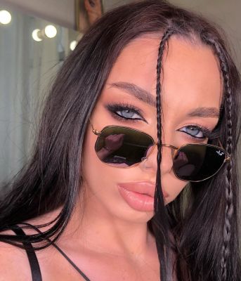 Italian escort in Dubai: tel. +971 47 215 5021