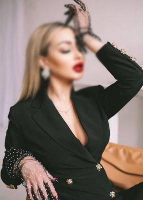 Airport escort Iris for quick sex